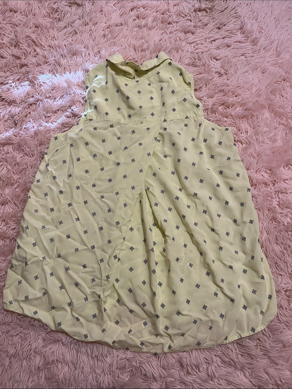 Banana Republic Sleeveless Pale Yellow Button-Down with Navy Diamond Print - Picture 6 of 6